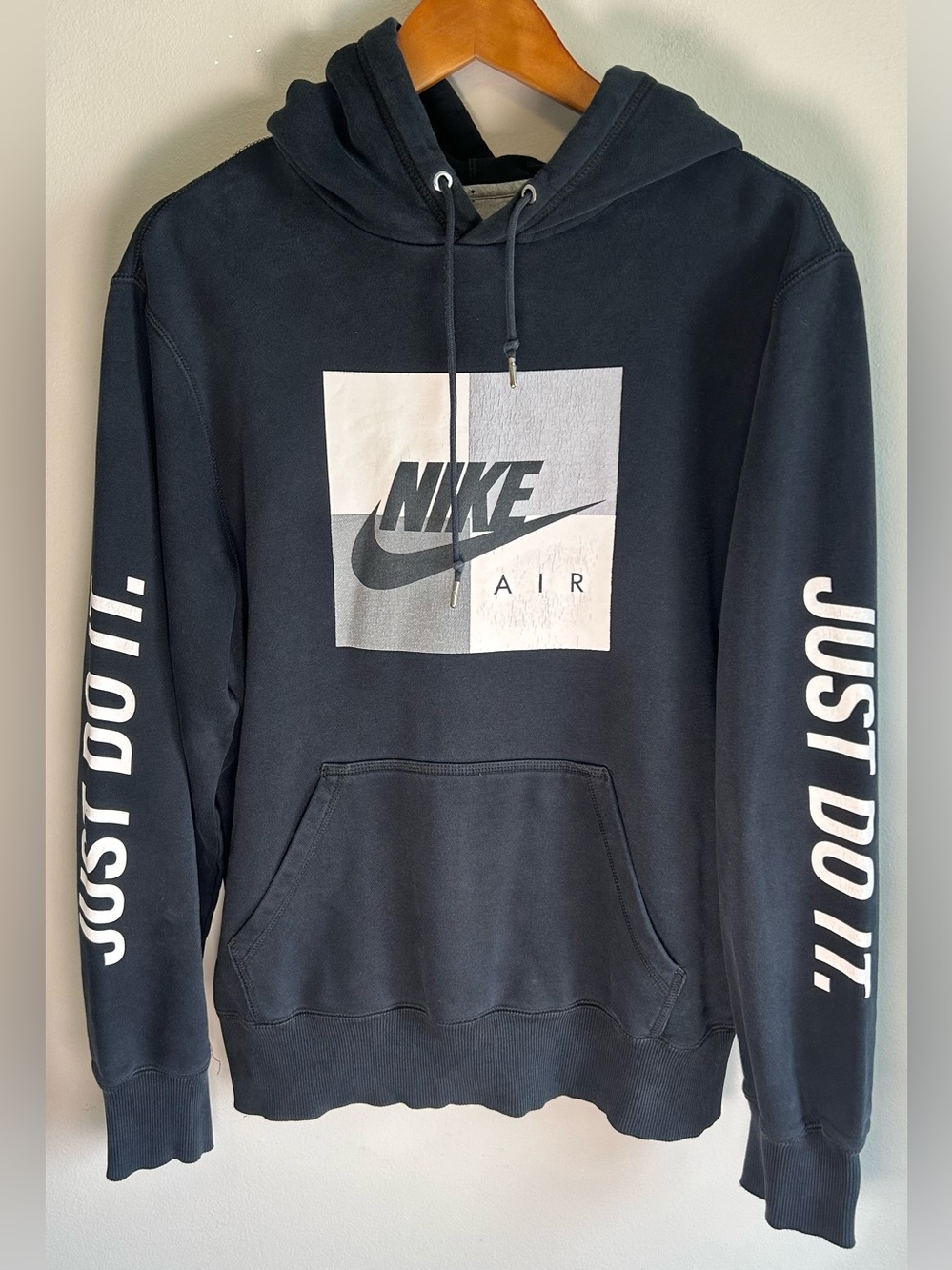 Nike Air Men's Sweater Size L Hoodie Black Swoosh Fleece Pullover Just Do It
